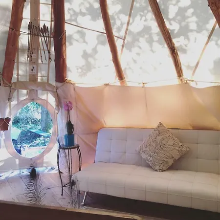 Luxury tent Tipi Dans La Foret